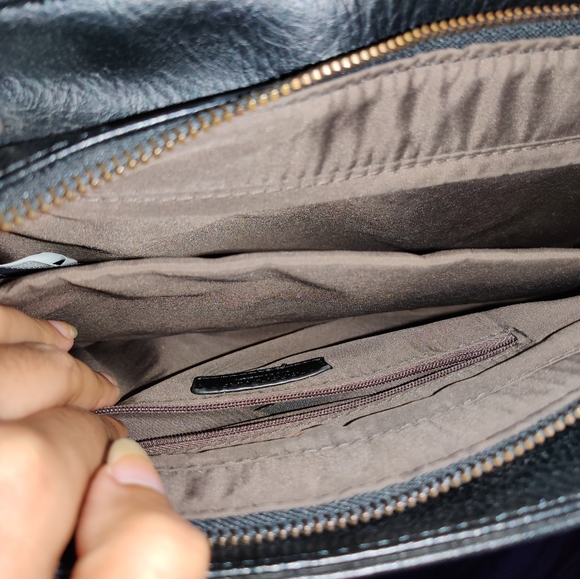 Matt and nat black crossbody satchel bag - Picture 3 of 4